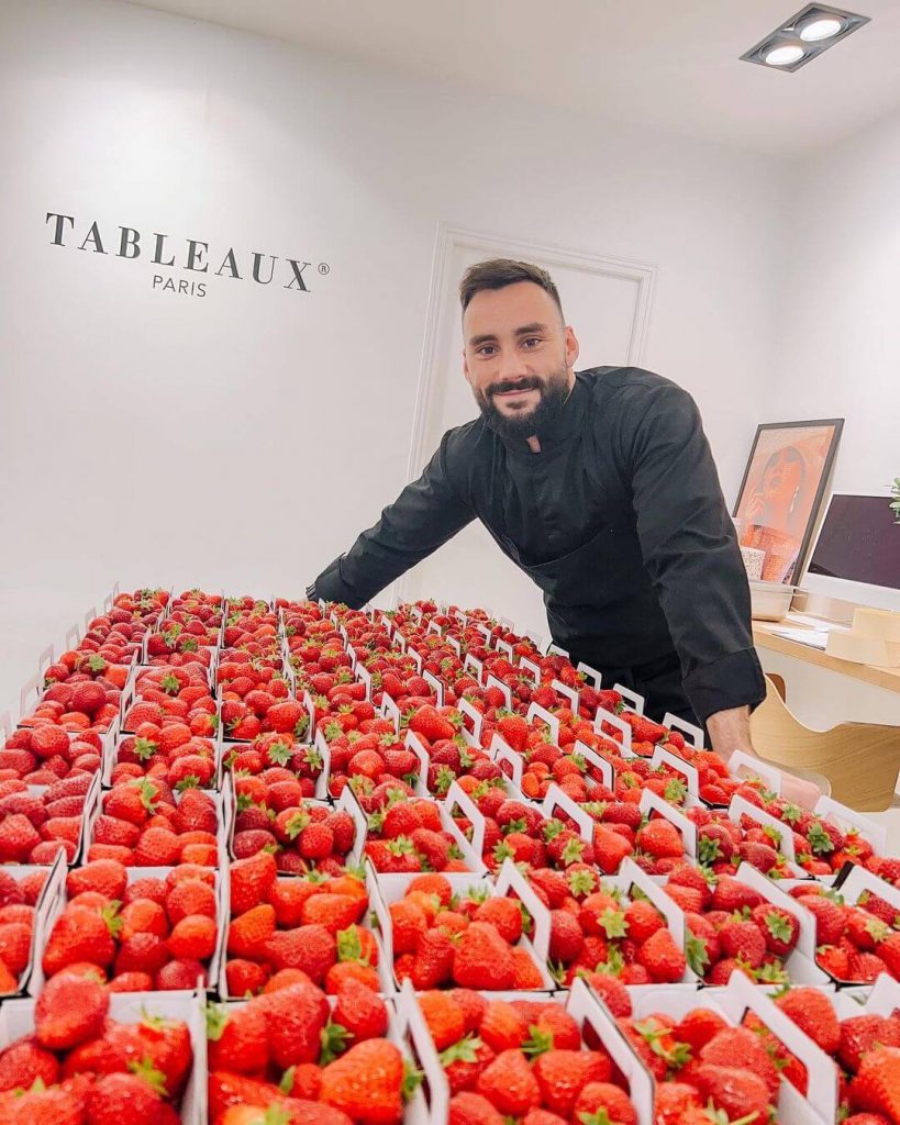 Barquette de fraise dans l'atlier de confection Tableaux Paris